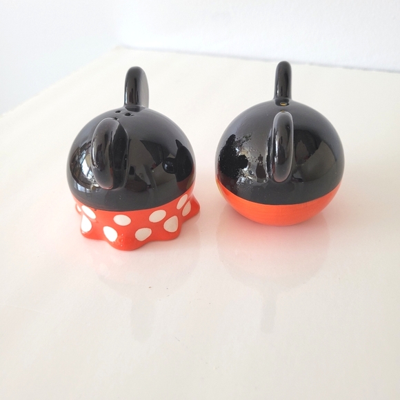 DISNEY Mickey & Minnie Mouse Ceramic Salt & Pepper Shaker - Picture 5 of 11
